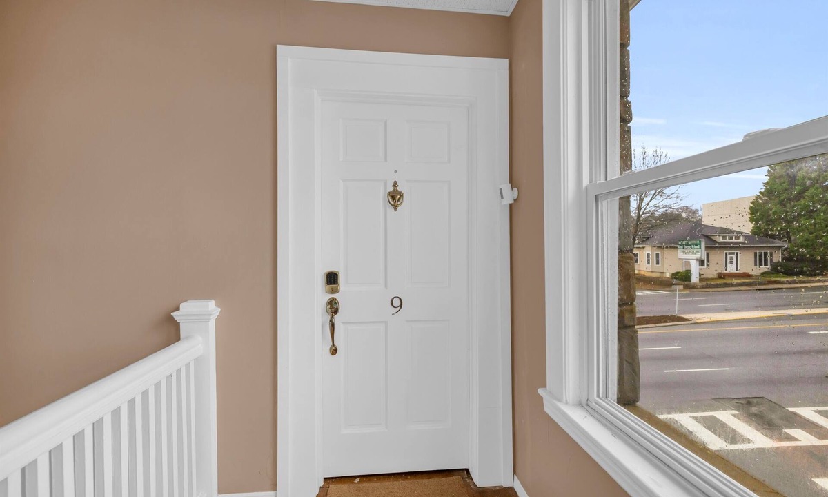 Greenville Downtown Condo | Groovy 2BR Downtown Greenville Condo w/ King Beds