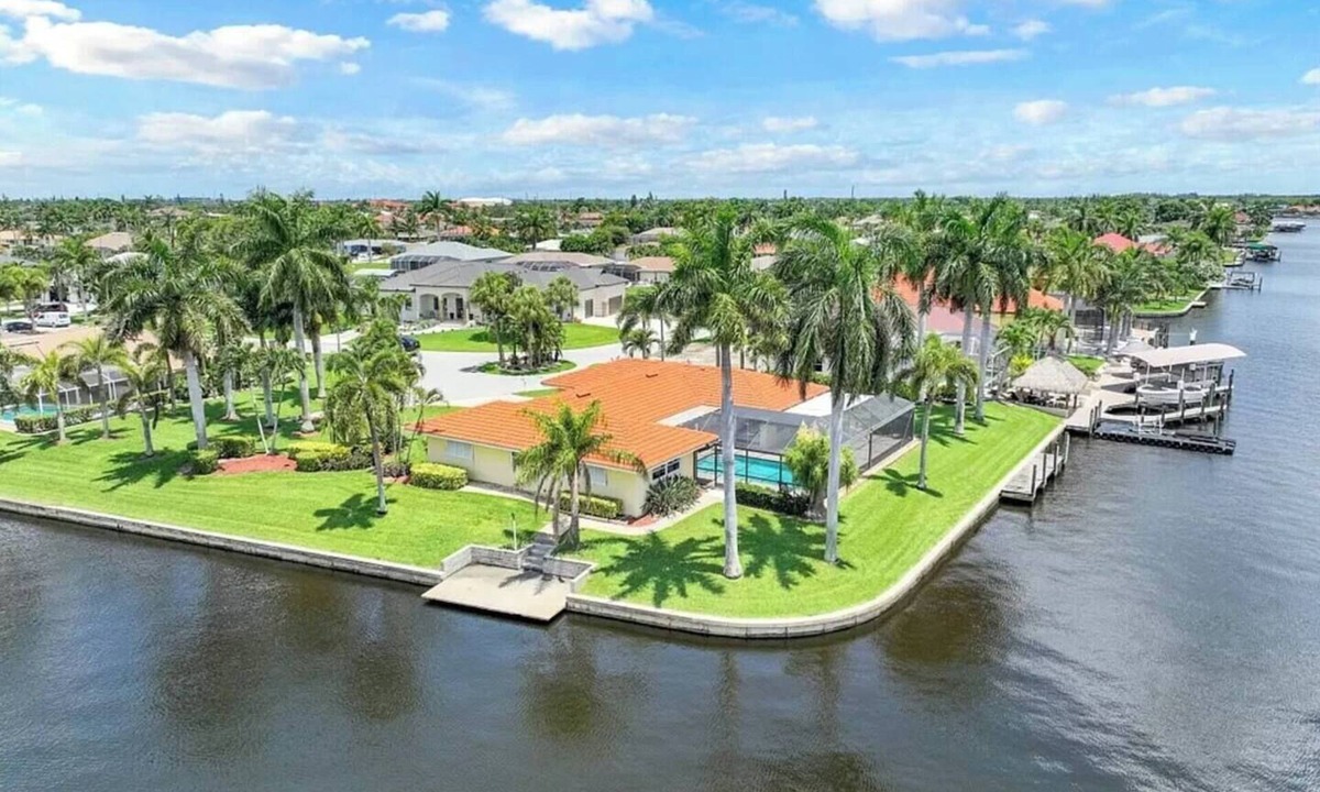 Caloosahatchee House | Gulf Access Waterfront Home w/Heated Pool Cape Coral, Florida!