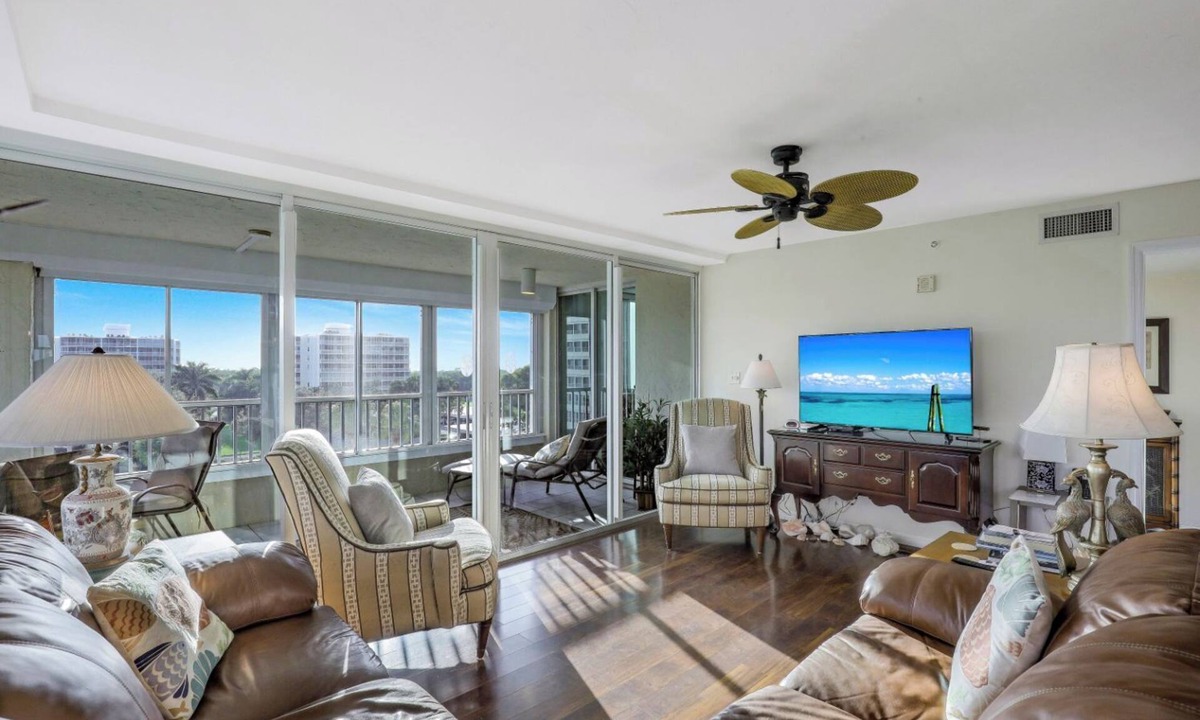 Vanderbilt Beach Condo | Gulf Breeze - Vanderbilt Beach - Bayside