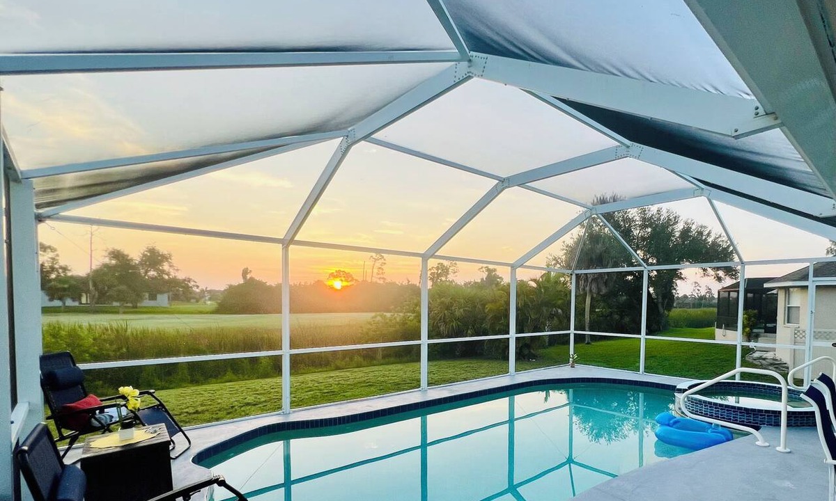 Pine Valley House | Harmony Haven: 3BR Snowbird Retreat with a Private Pool in a Golfing Community