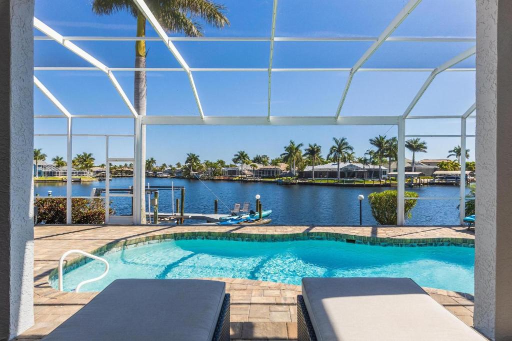 Pelican House | Heated Pool, Outdoor Kitchen, Sleeps 10! - Villa Bay Vista - Roelens Vacations