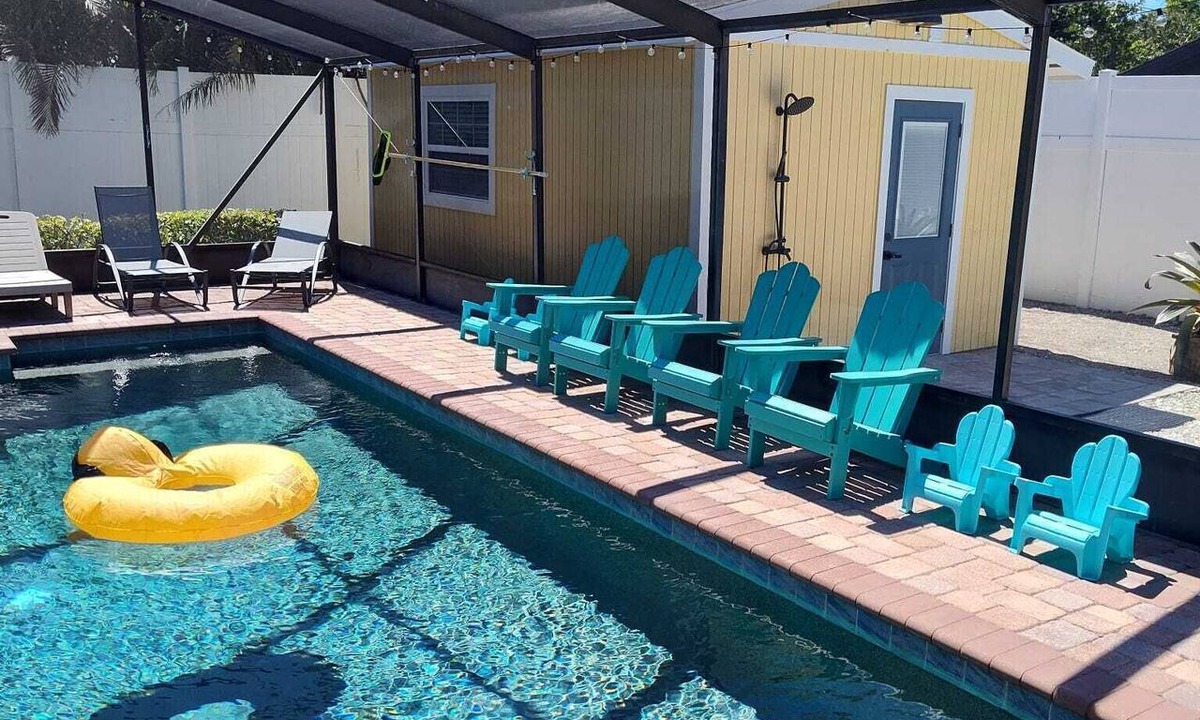 Bradenton House | HeatedPool/MainHouse+PoolHouse/Dog/OutdoorKitchen/In&Out Fireplaces/Golf/Arcade