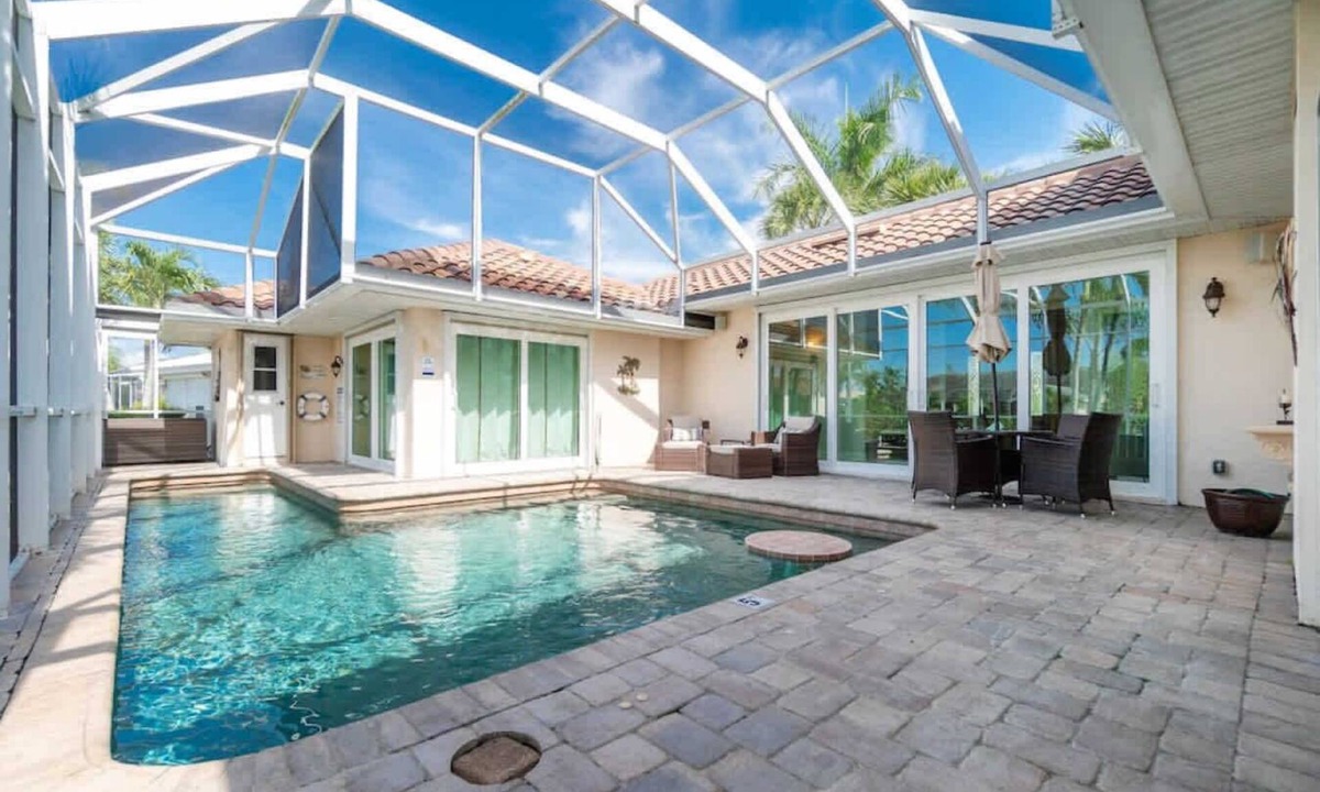 Punta Gorda House | Hibiscus|Heated Pool Private Dock Bikes Kayaks Walk to Fishermen’s Village