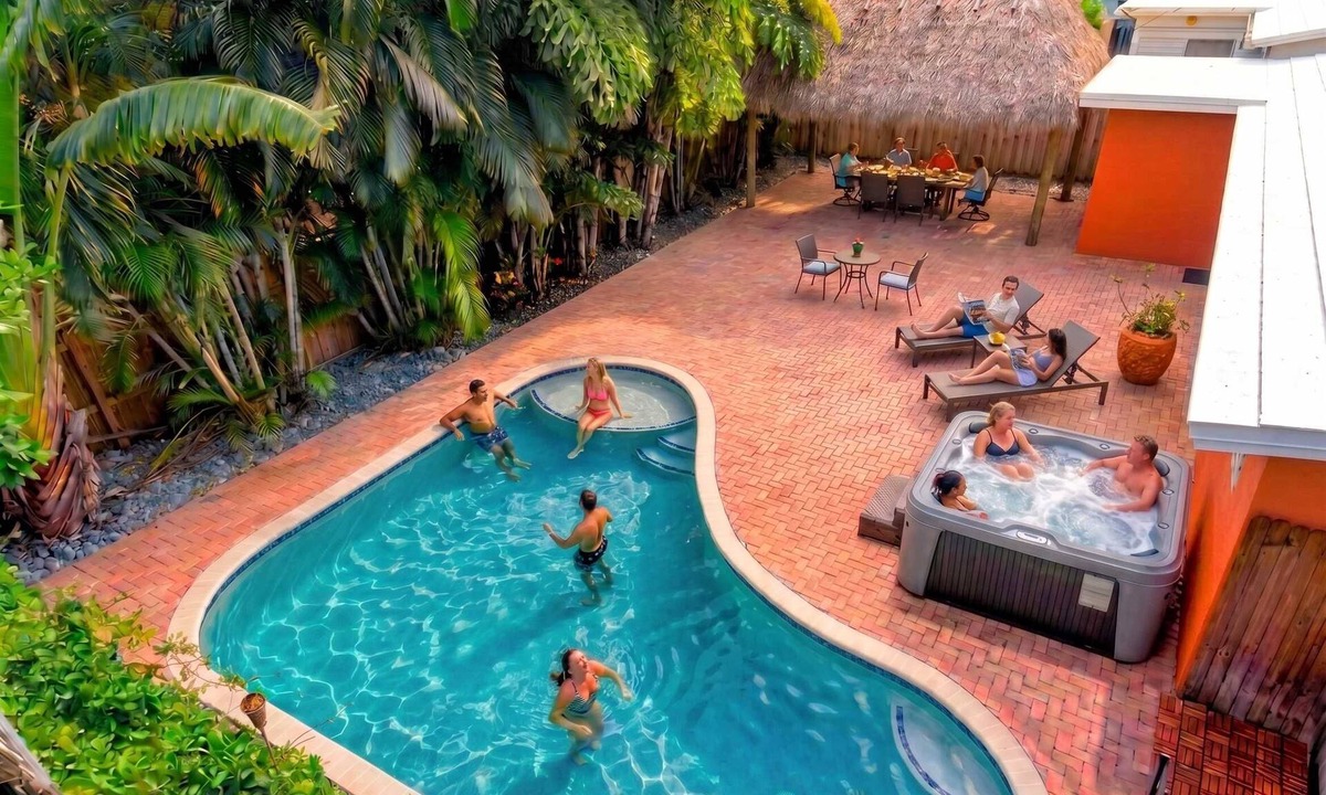 River Oaks Villa | Hidden Gem Villa | Heated Pool, Hot Tub & Tikihut