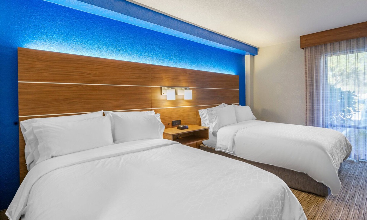 Caloosahatchee Hotel | Holiday Inn Express Cape Coral-Fort Myers Area by IHG