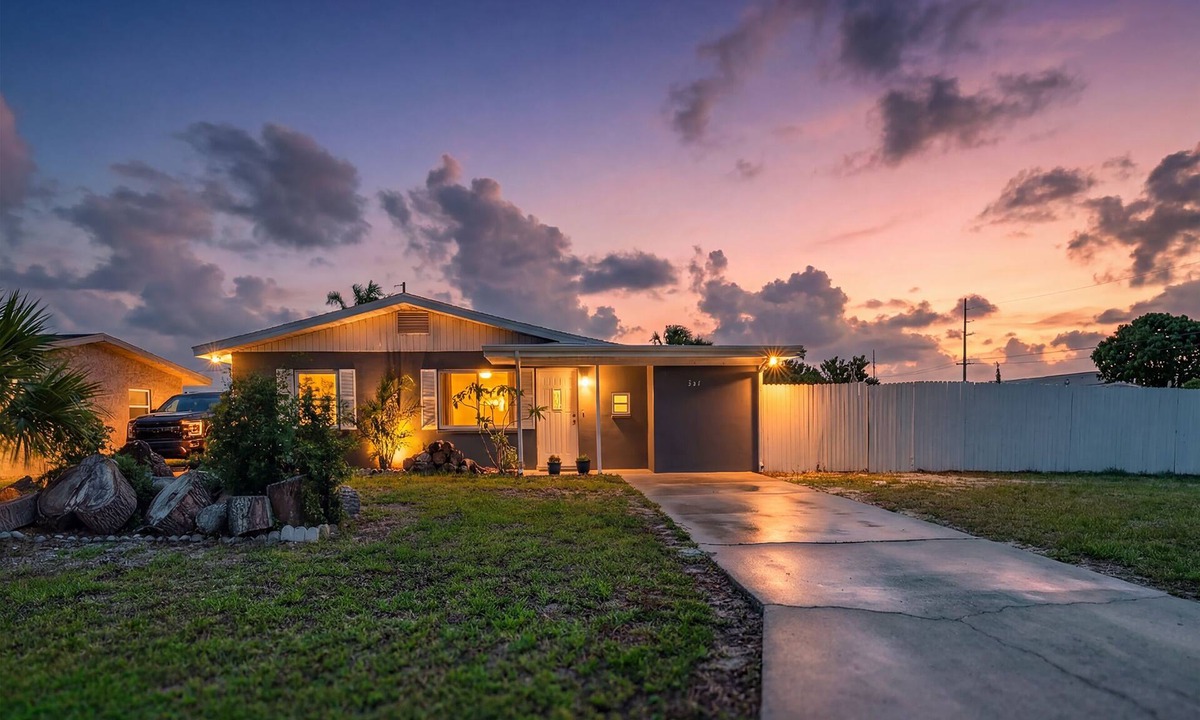 Venice Gardens House | Huge Backyard Oasis/Pet-Friendly Venice Home Near Beaches & Sarasota