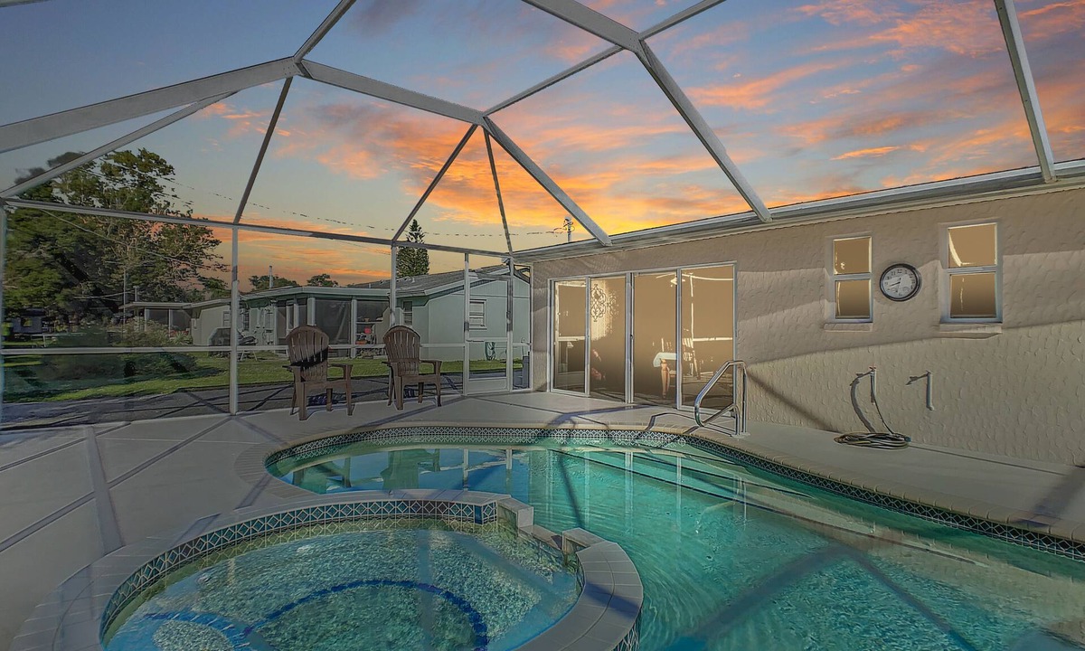 Venice Gardens Condo | Incredible Whole Condo with Heated Pool Next to Venice Island/Beach