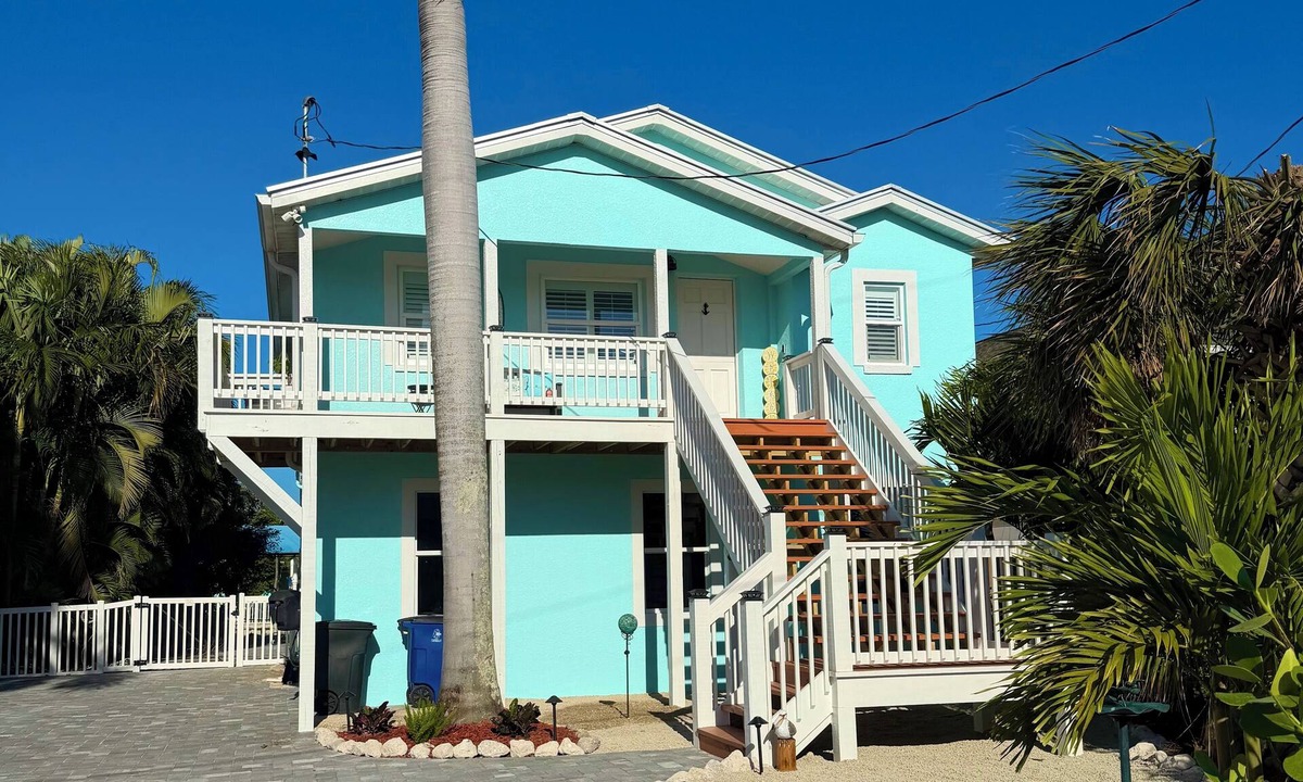 Matlacha Cottage | Island Cottage in Quaint Matlacha Florida. Amazing island life is a click away…
