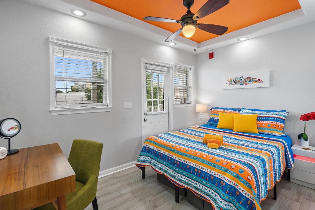 St. Petersburg Apartment | Itz a Vibe - 1 bedroom studio in the heart of DTSP