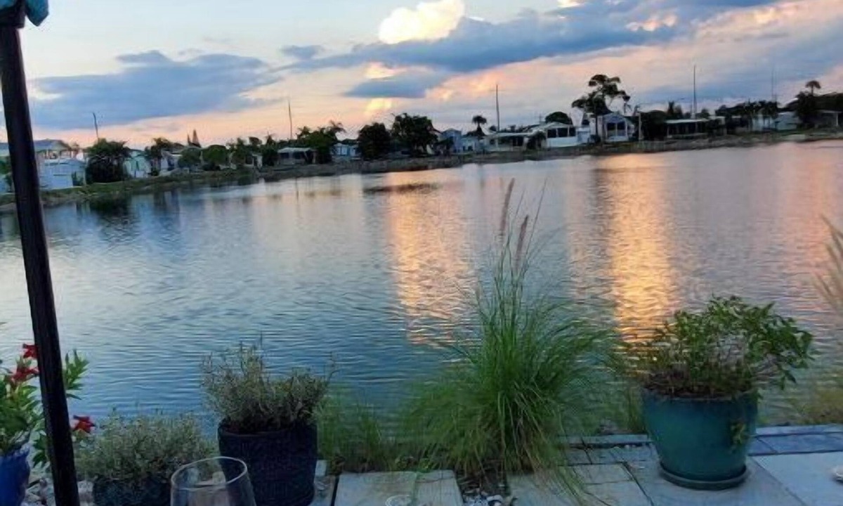 Imperial Golf Estates House | Lakeside Cottage. Serene, Tranquil home. 2.mi.(4)mins from the Beach. Sleeps 3.
