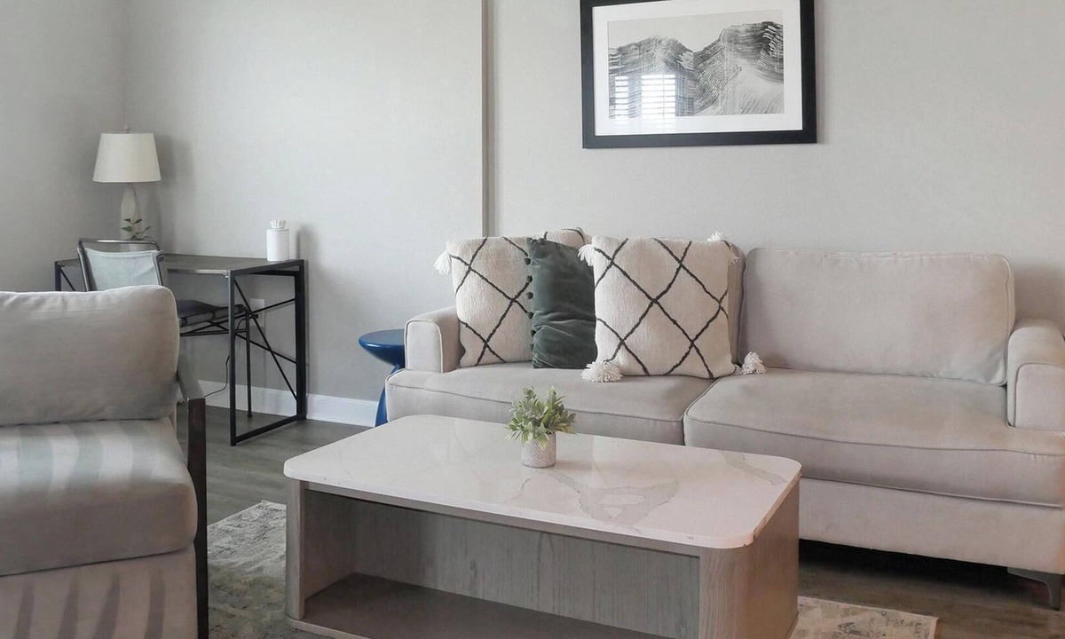 Fort Myers Apartment | Landing | Chic 2BD, Pool, Gym