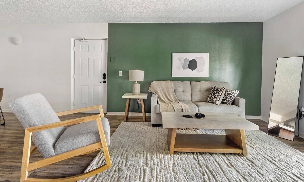 Fruitville Apartment | Landing | Stylish 2BD, Clubhouse, Gym