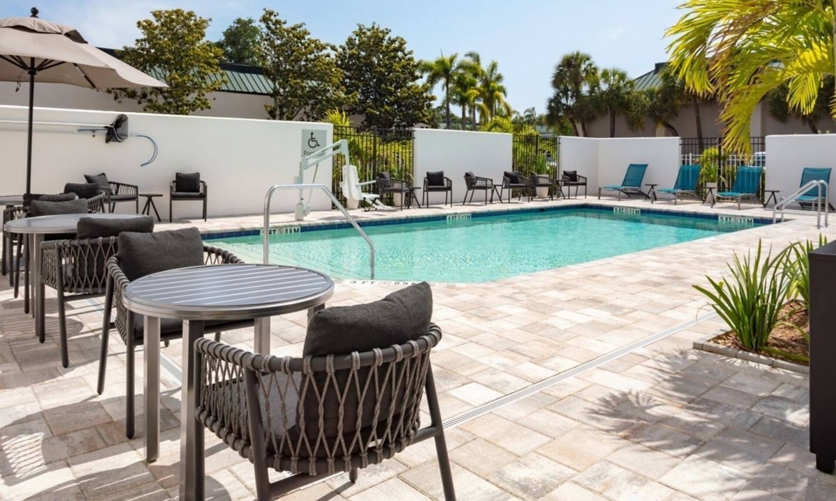 Clearwater Hotel | Look No Further! 3 Comfortable Units, Free Breakfast, Near Safety Harbor Beach