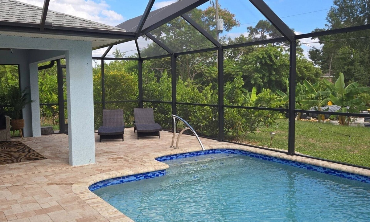 Englewood East House | Lovely 3 bdr house with heated, saltwater pool, 13 min to beach!
