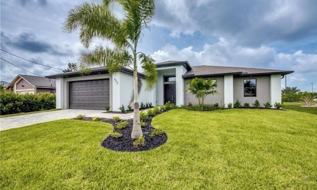 Burnt Store House | Luxurious home 4 king beds + 2 roll away twin beds, 3 full baths. pool w/heater