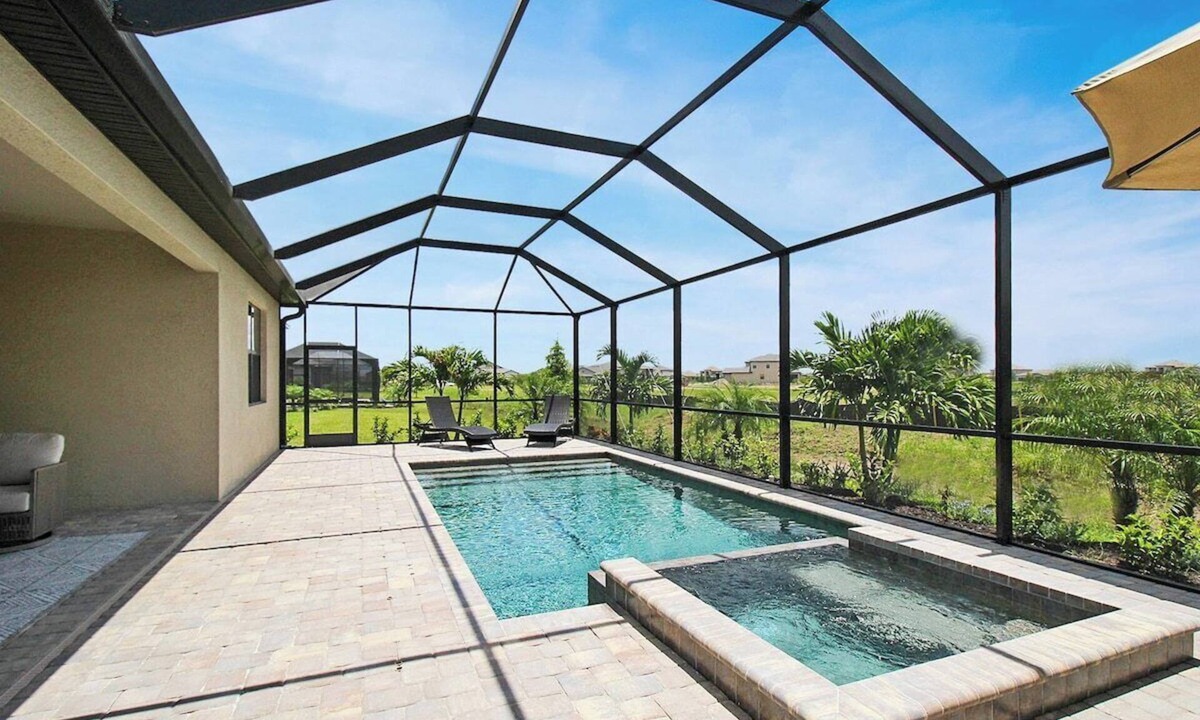 Braden River House | Luxurious pool home in Lorraine Lakes - Lakewood Ranch - Southern Comfort