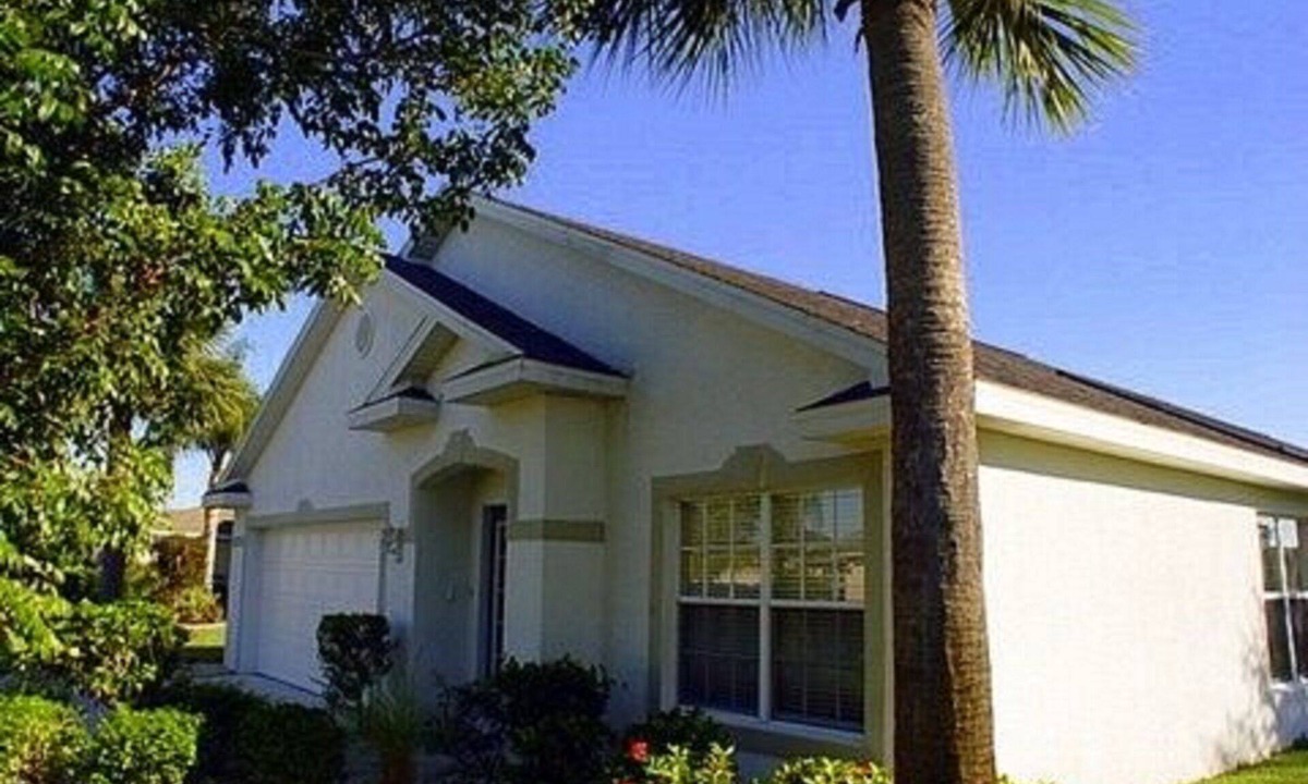 Beachwalk Isles House | Luxury 4 bedroom, 2 bathroom villa with heated pool in popular Beachwalk Isles