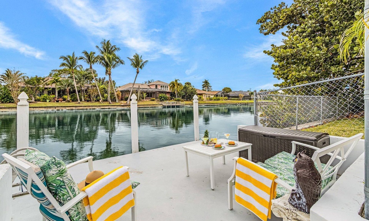 Cape Coral House | Luxury 4 Bedroom, Heated Pool. Billiard Room! Amazing Upscale Decor!- Villa Jolie - Roelens