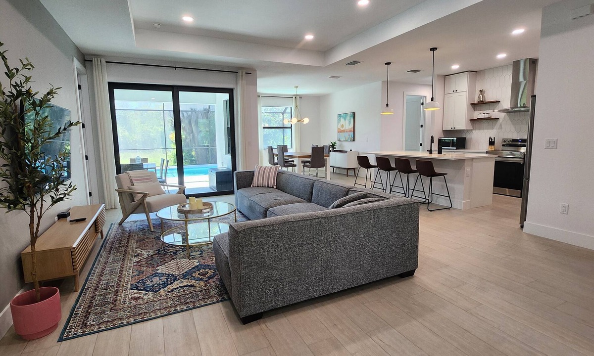 Englewood East House | Luxury 4br house, Heated Saltwater Pool, 8 mi to beach, Family Fun, Office