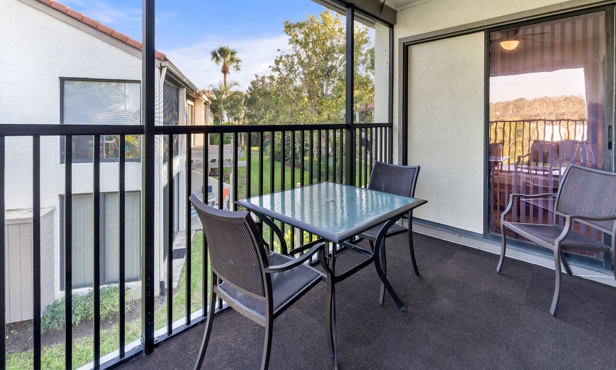 Siesta Key Condo | Luxury beachfront condo w. pool + beach access