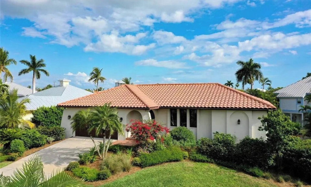 The Dunes House | Luxury Coastal Retreat | Salt Water Heated Pool