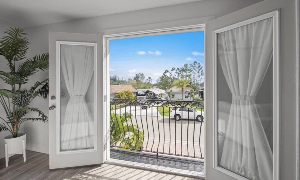 Fort Myers House | Luxury Fort Myers Resort Townhome - Heated Pool, Pickleball & Golf Cart Friendly