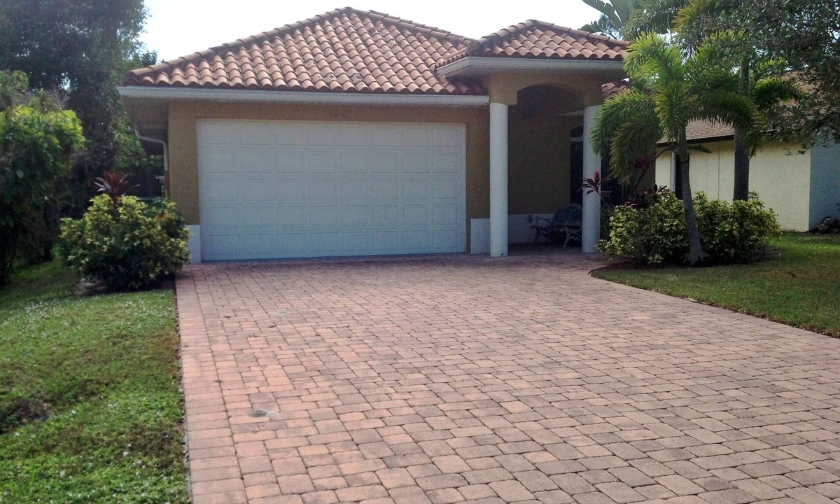 Naples Park Villa | Luxury! Heated Pool House Near Vanderbilt Beach