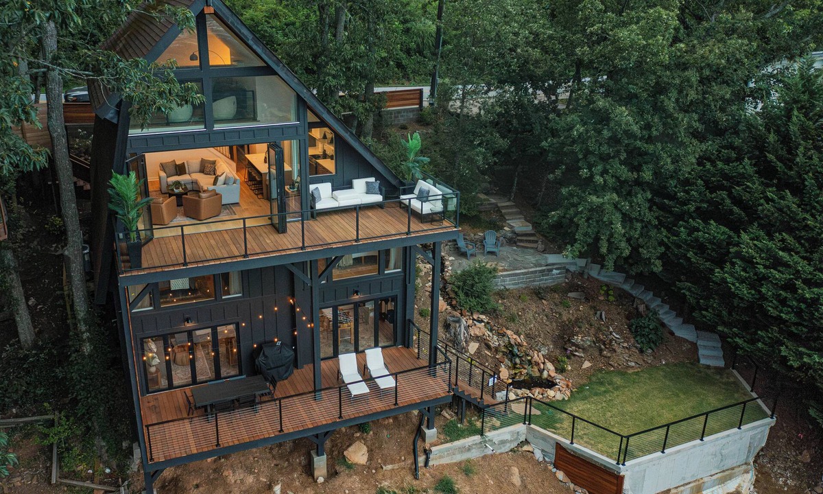 Greenville House | Luxury Mountain Villa - Unbelievable Sunsets - 15min drive to downtown Gville!