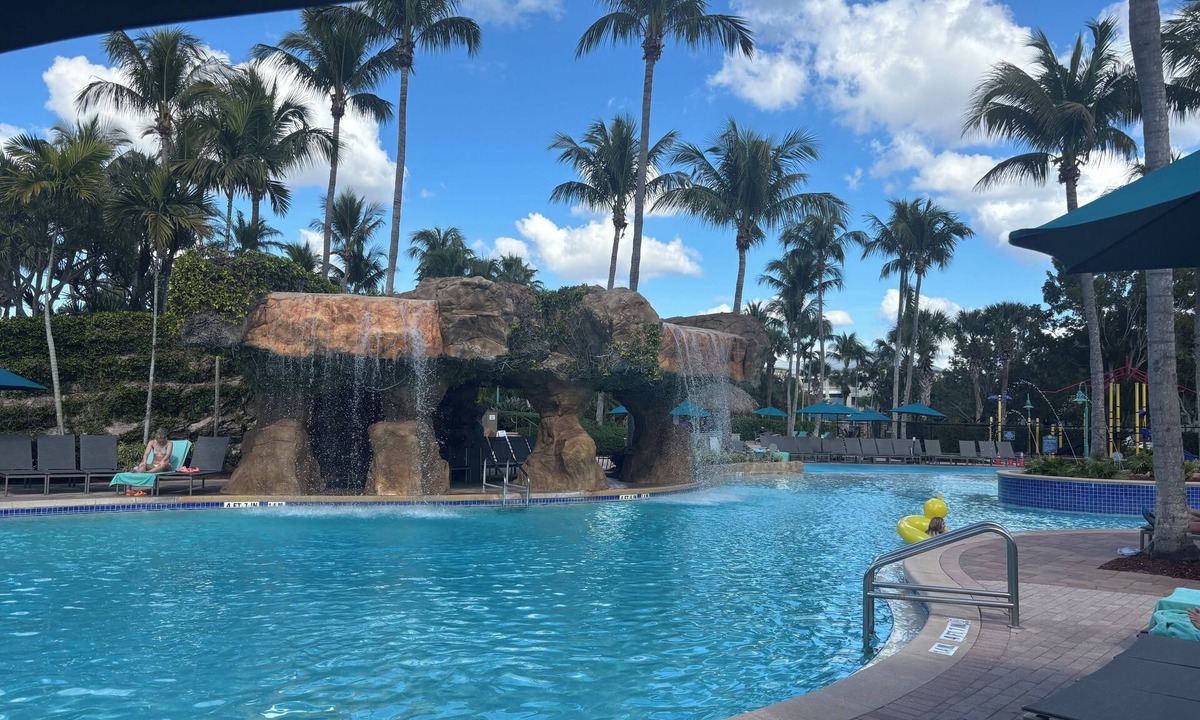Estero Resort | Luxury Studio with lanai sleeps 4, premium resort, gym, 4 pools, restaurant