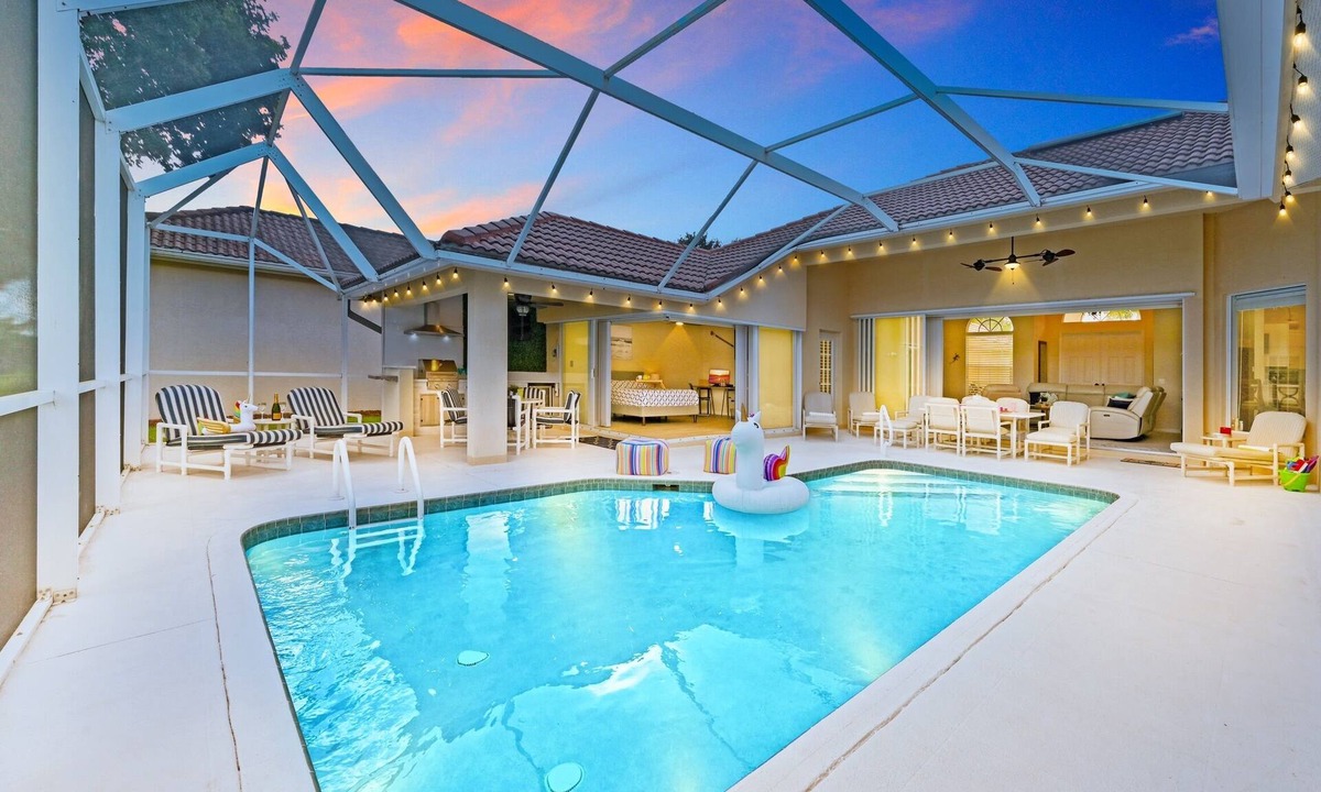 Central Naples House | LUXURY Villa ALEXA Naples Modern Voice controlled Villa with SALT WATER POOL
