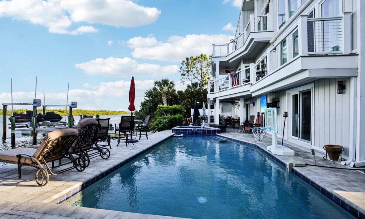 Siesta Key House | Luxury Villa*Pool*Hot Tub*Dolphins*Close to Beach