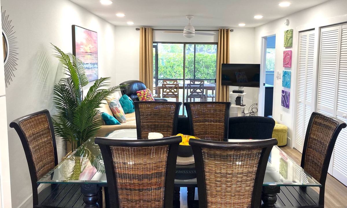 Iona Condo | Minutes to Sanibel with Heated Pool, Tennis & Beach Gear