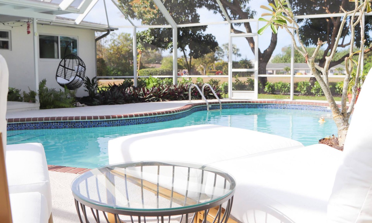 Central Naples House | Mod Agave-1950s Rambler-Entire house with pool and lg. yard-1.5 miles from Beach