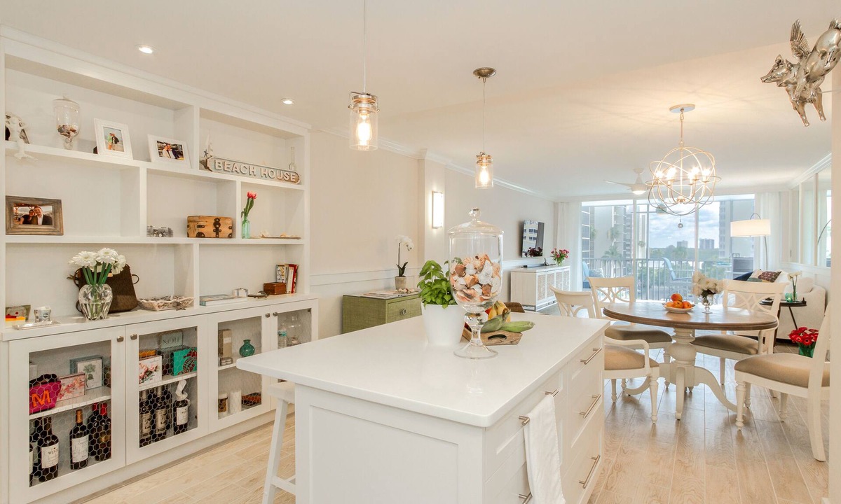 Vanderbilt Beach Condo | Modern, bright Vanderbilt beach condo
