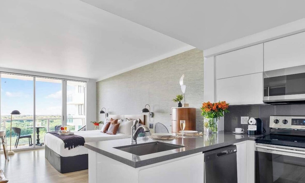 Coconut Grove Apartment | Modern Layout Suite with Amazing Bay Views