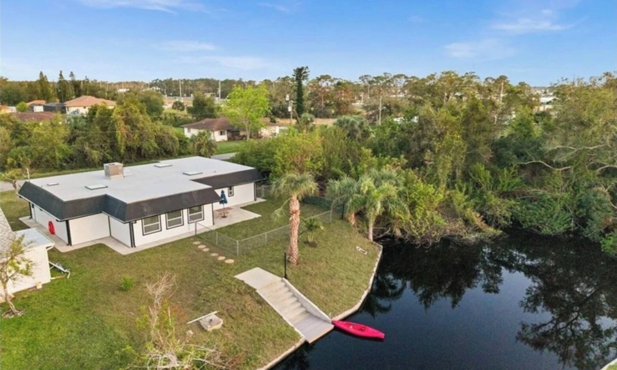 Warm Mineral Springs House | Modern Waterfront Home with Fishing kayaking, 3 min to Warm Mineral Springs
