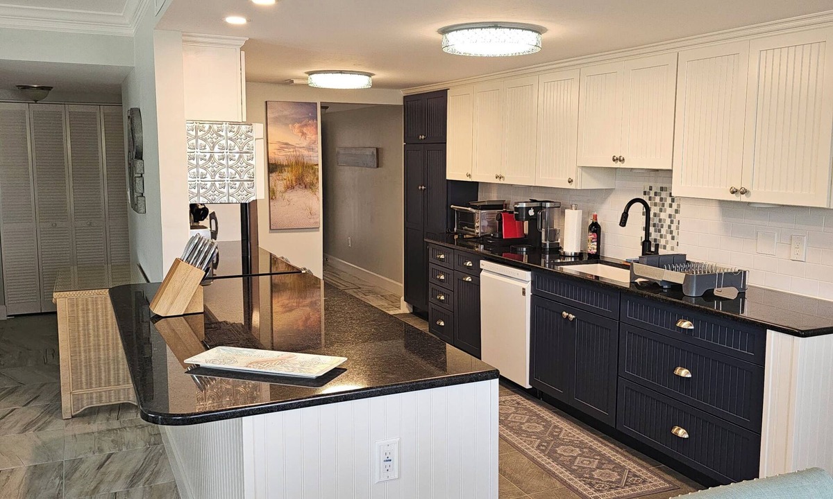 Moorings Condo | Naples 2-bedroom Condo for Lease w/Stunning Water Front Views & Spacious Living!