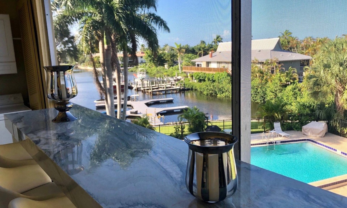 Royal Harbor Condo | Naples waterfront condo 5 mins to Olde Naples