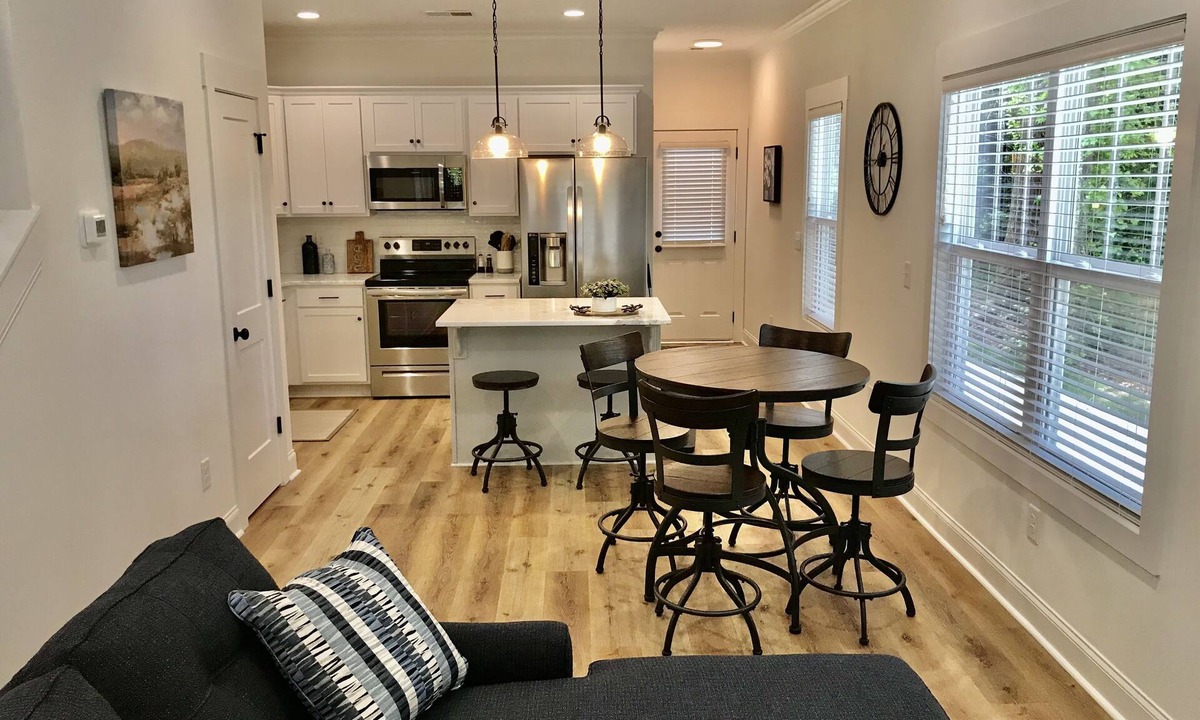 Greenville House | New Cozy Townhome Steps to Downtown Greenville
