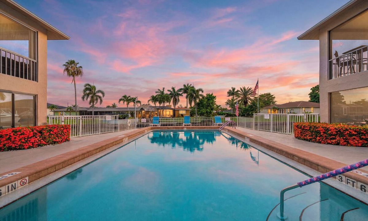 Caloosahatchee Condo | New Listing! Waterfront Cape Coral | Pool & Lanai | Walk to Dining & Shopping