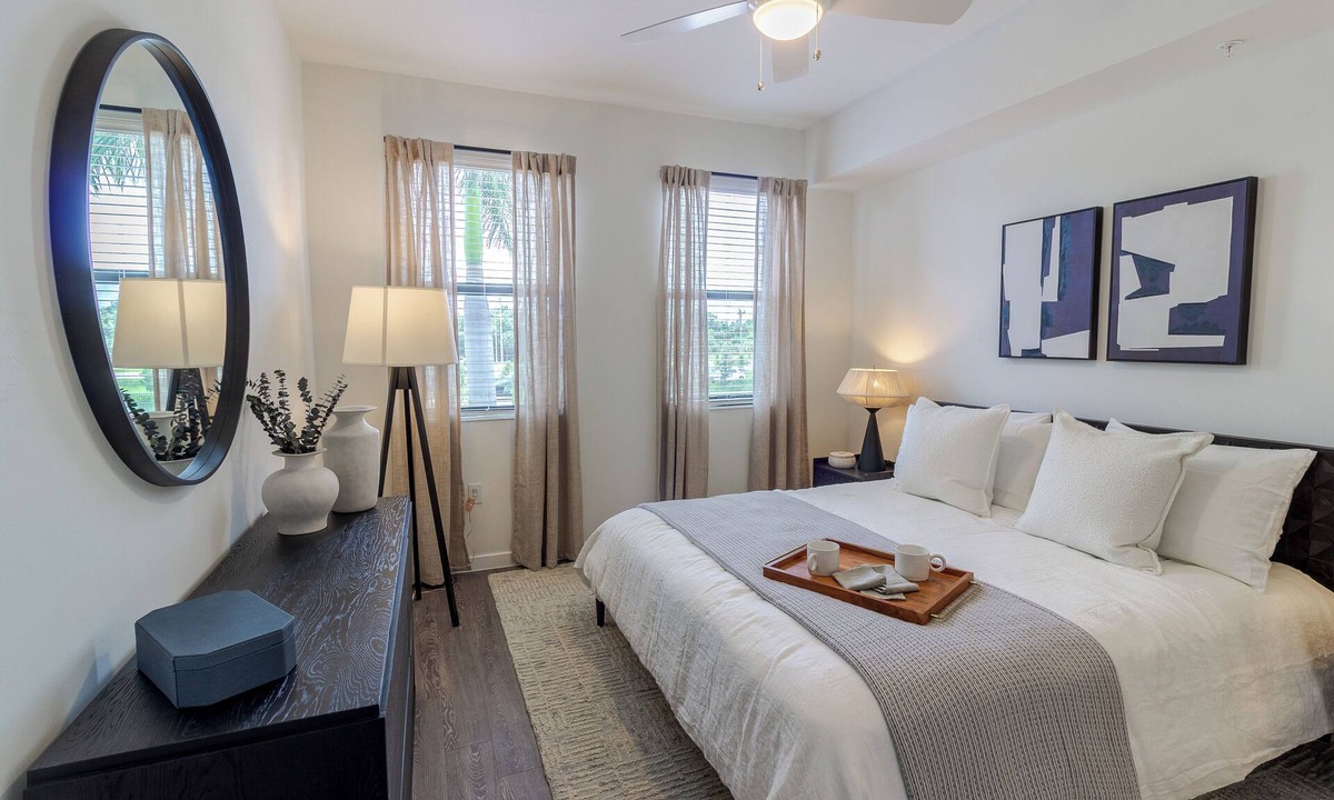 Diplomat Apartment | NEW Luxury 2 bedroom Apt near Downtown Fort Myers