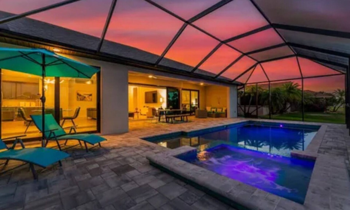 White Marsh House | NEW. UPSCALE GETAWAY. 3Bd/3Ba heated saltwater pool and Spa
