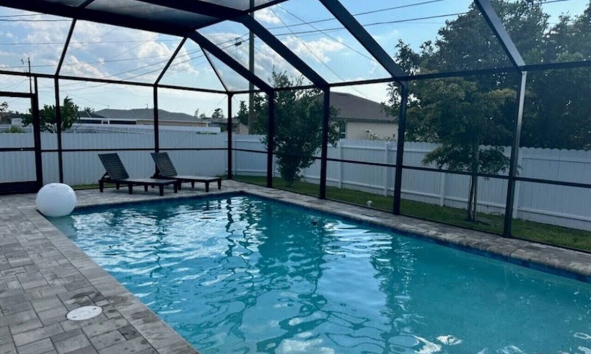 Diplomat House | New W/Heated SaltWater Pool! Ideal for 2 Families