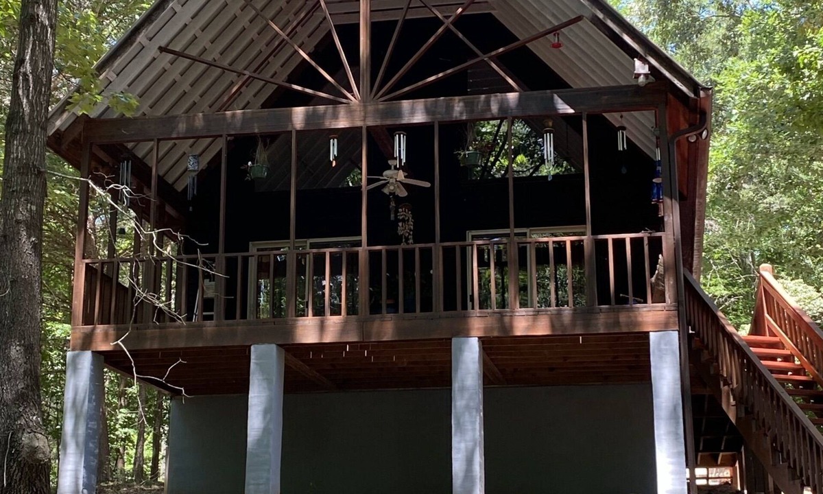 Gumlog Cabin | Newly furnished 3 bedroom 2 bath on the lake with covered dock
