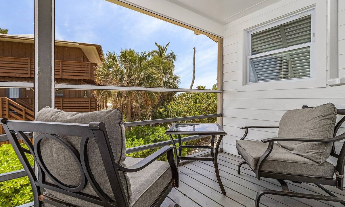 Bokeelia House | Oceanfront Multi-Family Retreat . 4 Bed, 4.5 Bath . 2 Fully Equipped Kitchens