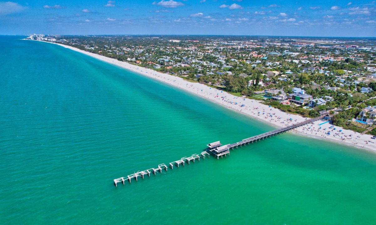 Old Naples Condo | Olde Naples beautiful Condo Steps to Pier, Beach, Sunsets and restaurants!