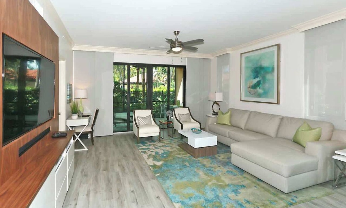 Naples Apartment | Oversized Residence 3BR Near 5th Avenue & Beach