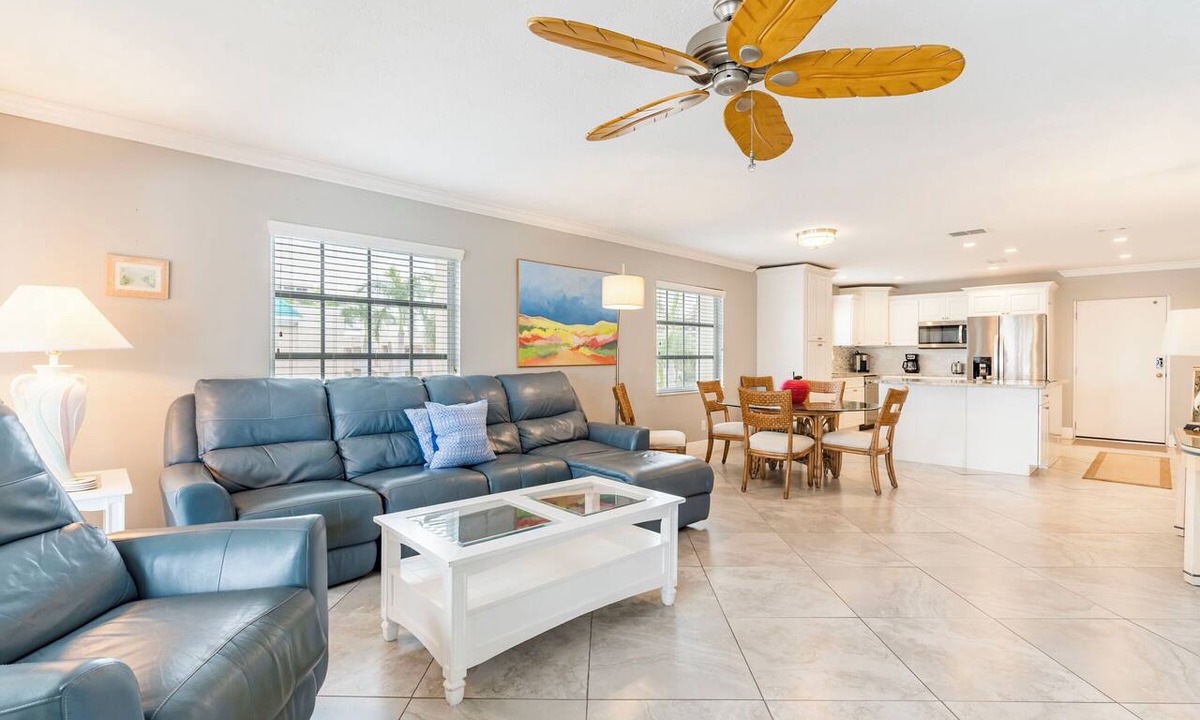 Siesta Key Condo | Palm Bay Club 175, a spacious 2 bedroom 2 bath condo