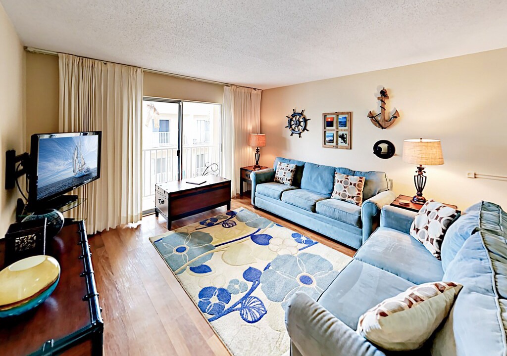 Siesta Key Condo | Palm Bay Club Unit 311 w/ Pools & Hot Tub - Walk 1,500' to Beach!