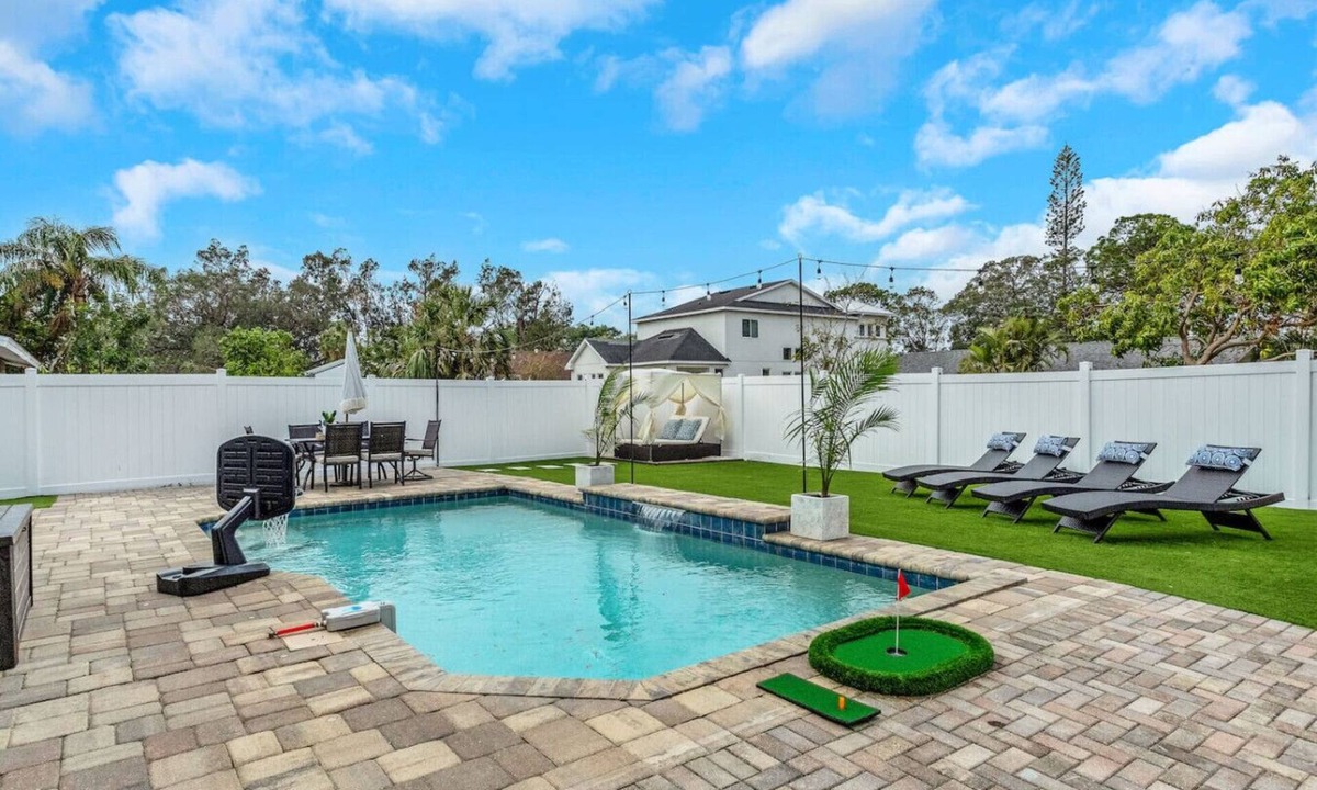 Alta Vista House | Palm Breeze Luxury - Resort Style Pool Home